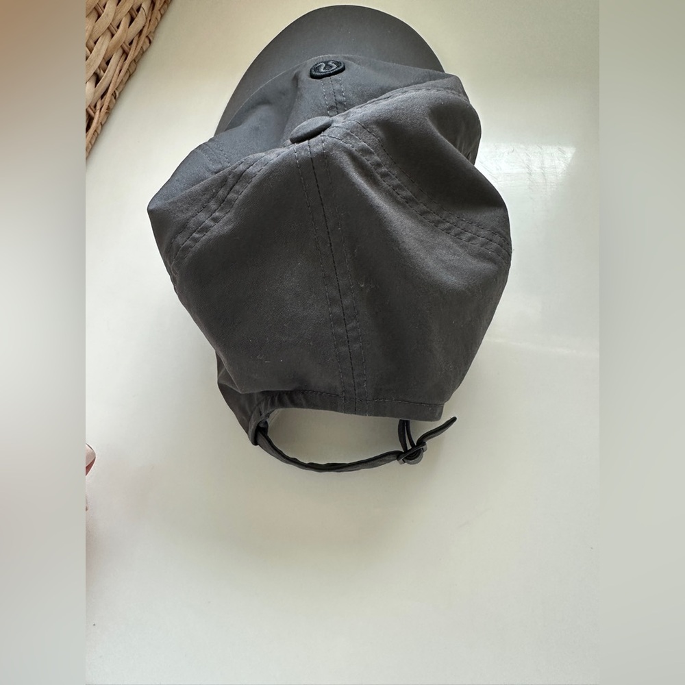 Lululemon hat - Picture 4 of 4